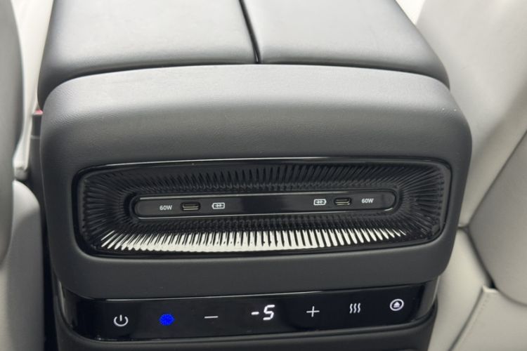 Used VOYAH Dream 2025 PHEV Four-Wheel-Drive Flagship Version – Qiankun Edition
