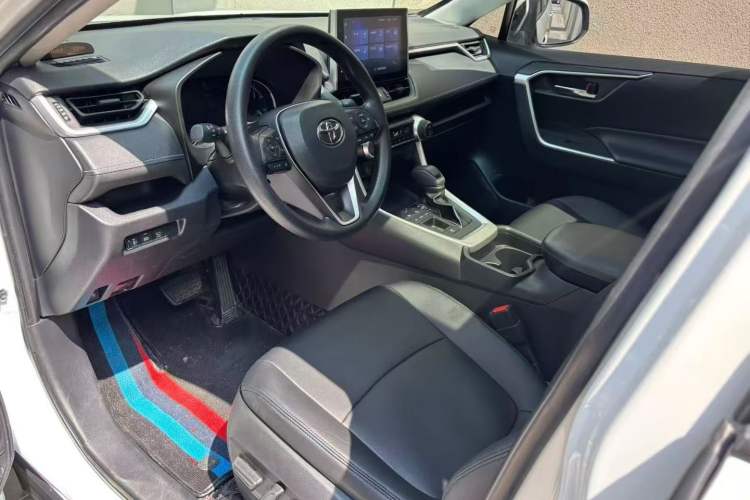 Used Toyota RAV4 2022 Dual-Engine 2.5L E-CVT Two-Wheel Drive Elite Edition
