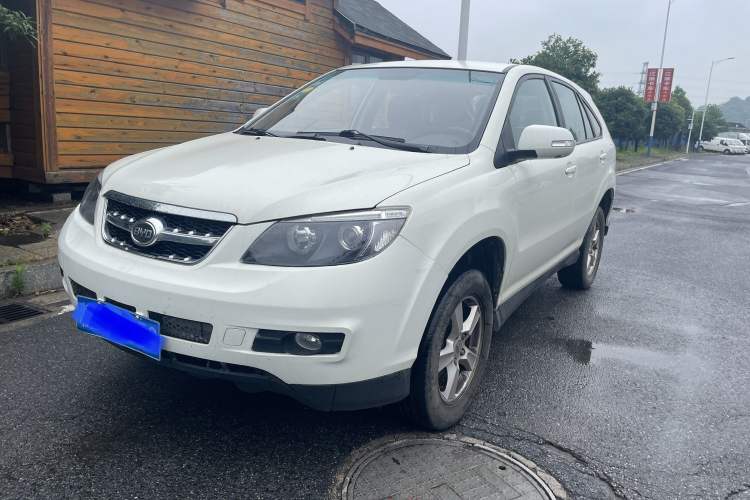 Used BYD S6 2014 2.0L Manual Luxury 5-Seater