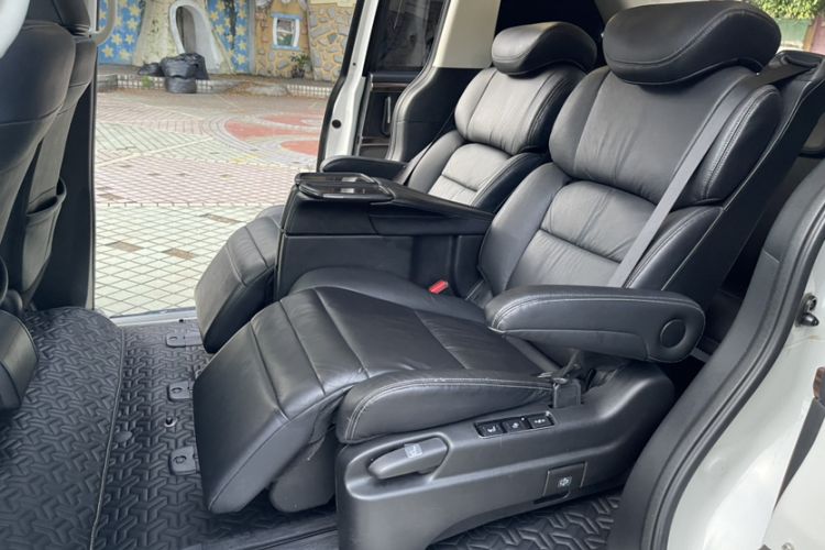 Used Honda Elysion 2016 2.4L Supreme Edition
