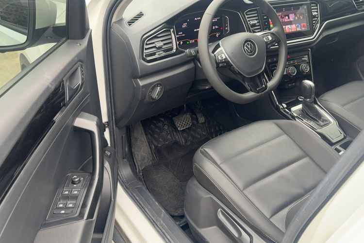 Used Volkswagen T-ROC 2021 280TSI DSG Two-Wheel Drive Comfort Connect Edition
