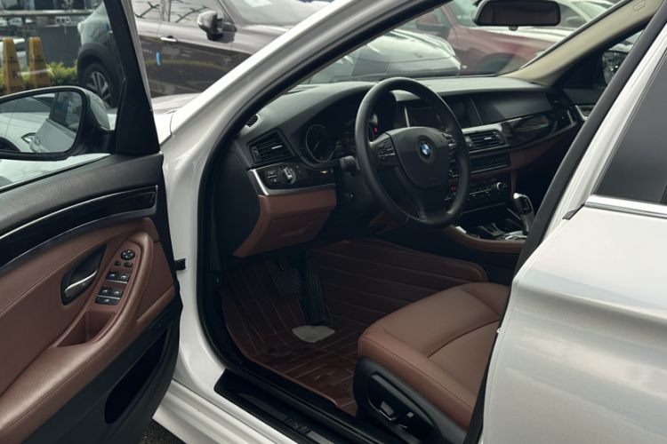 Used BMW 5 Series 2014 525Li Leading Model
