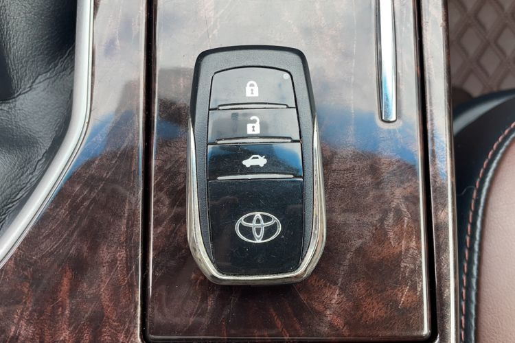 Used Toyota Camry 2016 2.5G 10th Anniversary Deluxe Navigation Edition
