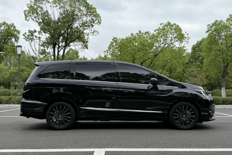 Used Honda Elysion 2024 2.0L eHEV Ultimate Edition
