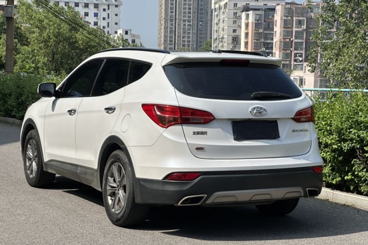 Used Hyundai Santa Fe 2015 2.4L Automatic Two-Wheel Drive Smart Version 5 Seats
