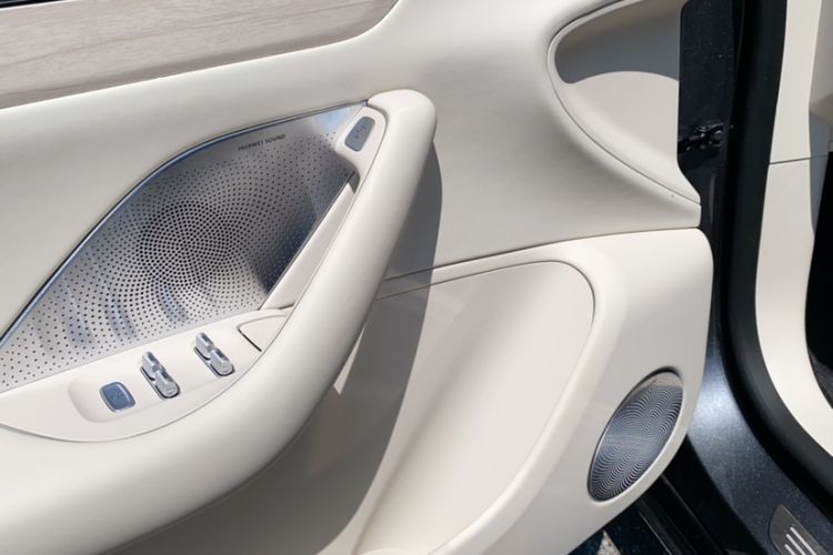 Used Hima Luxeed R7 2024 All-Electric 802 km Max
