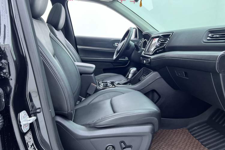 Used  Commander 2018 2.0T Two-Wheel Drive Enjoy Edition China V
