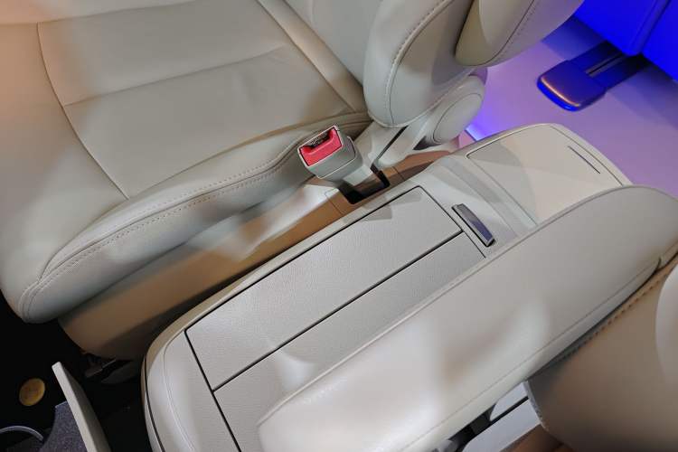 Used Buick GL8 2020 Land Business Class 652T Luxury Model
