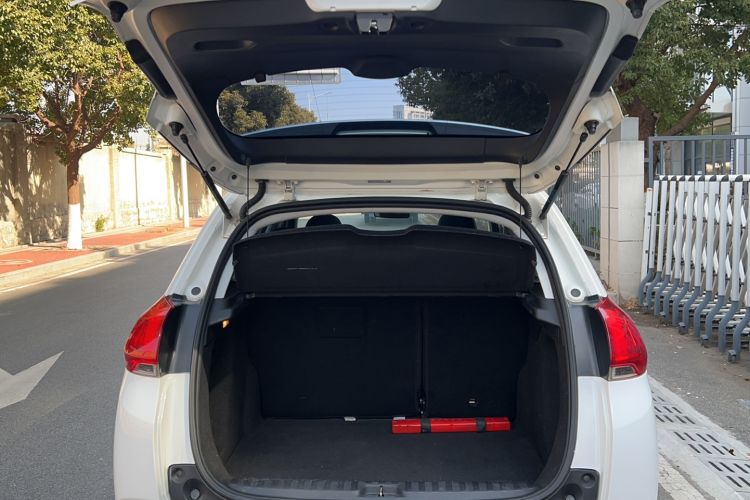 Used Peugeot 2008 2015 1.6THP Roland Garros Edition
