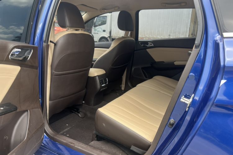 Used Baojun 310W 2017 1.5L Manual Fashion Model China V
