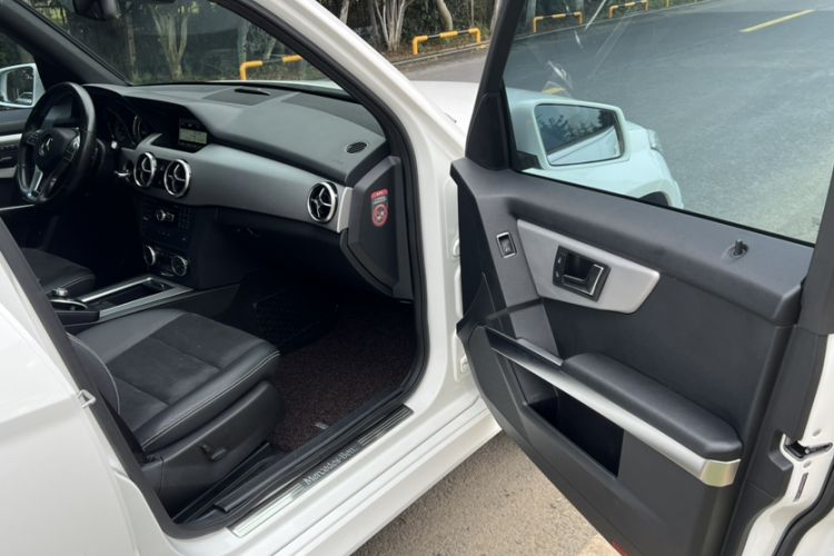 Used Mercedes-Benz GLK-Class 2015 GLK 260 4MATIC Fashion Edition Ultimate Version
