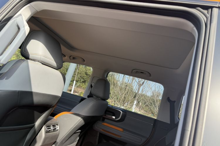 Used  BJ40 2024 2.0T All-New Urban Hunter Edition Chivalrous Style