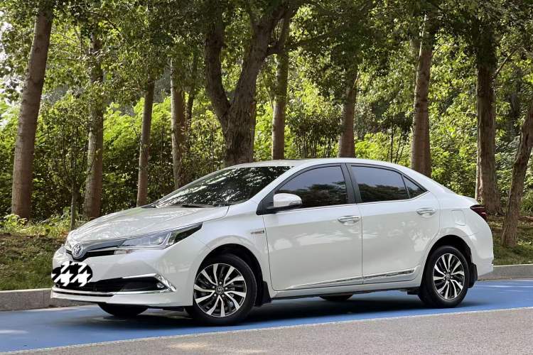 Used Toyota Corolla 2018 Dual-Engine 1.8L E-CVT Smart Edition
