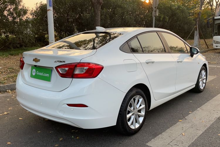 Used Chevrolet Cruze 2017 1.5L Automatic Pioneer Sunroof Edition
