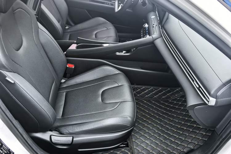 Used Hyundai Elantra 2023 1.5L CVT LUX Prestige Edition