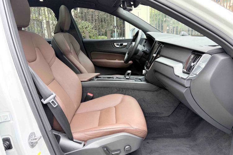 Used Volvo XC60 2025 B5 4x4 Smart Luxury Edition