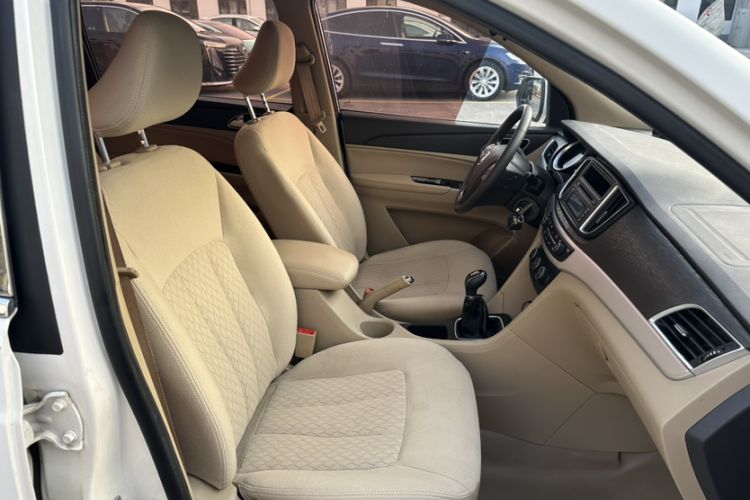 Used Baojun 730 2016 Revised Version 1.5L Manual Standard Model 5 Seats