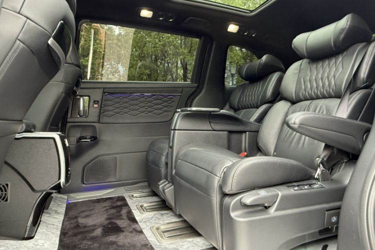 Used Honda Elysion 2024 2.0L eHEV Ultimate Edition
