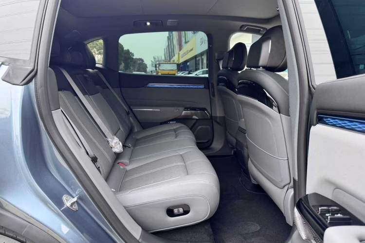 Used Zeekr 7X 2025 100 kWh Long-Range Rear-Wheel Drive with Intelligent Driving Features