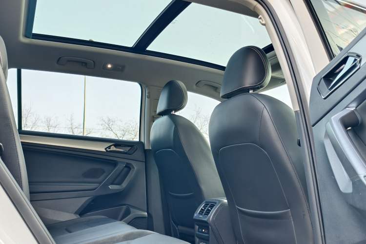 Used Volkswagen Tiguan L 2019 Revised 330TSI Automatic Two-Wheel Drive Smart & Luxury Edition China VI Standard