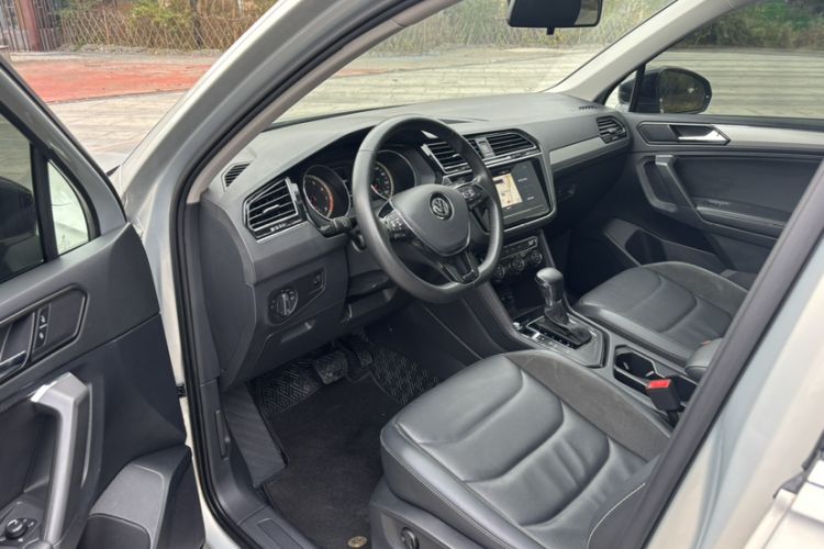 Used Volkswagen Tiguan L 2020 330TSI Automatic Two-Wheel Drive Panoramic Comfort Edition China VI Standard