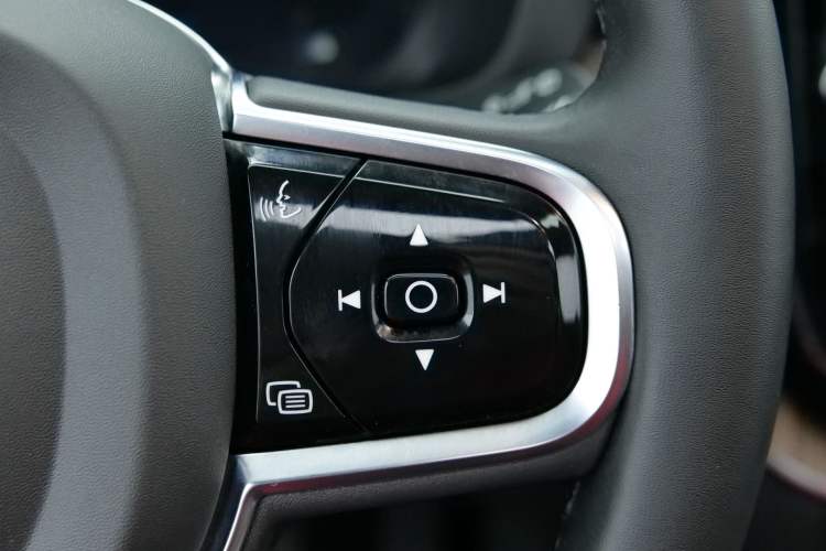 Used Volvo XC60 2023 B5 4x4 Smart Luxury Edition