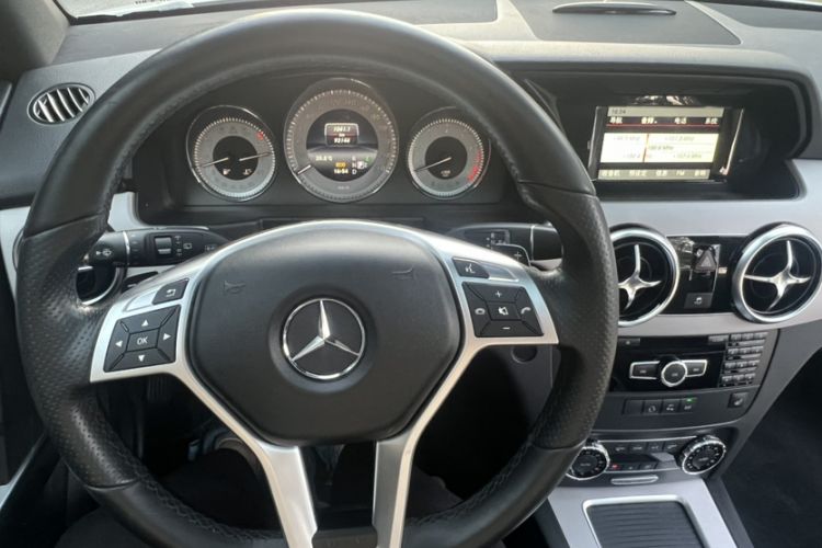 Used Mercedes-Benz GLK-Class 2015 GLK 260 4MATIC Fashion Edition Ultimate Version
