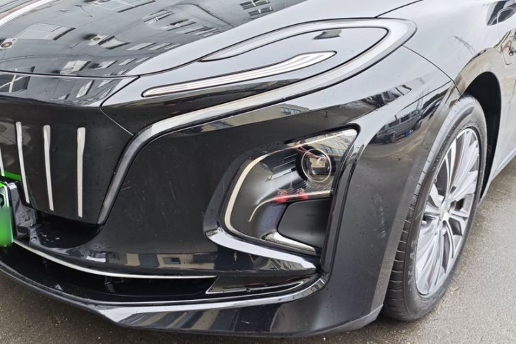 Used Hongqi E-QM5 2022 431 km Charge & Enjoy Edition