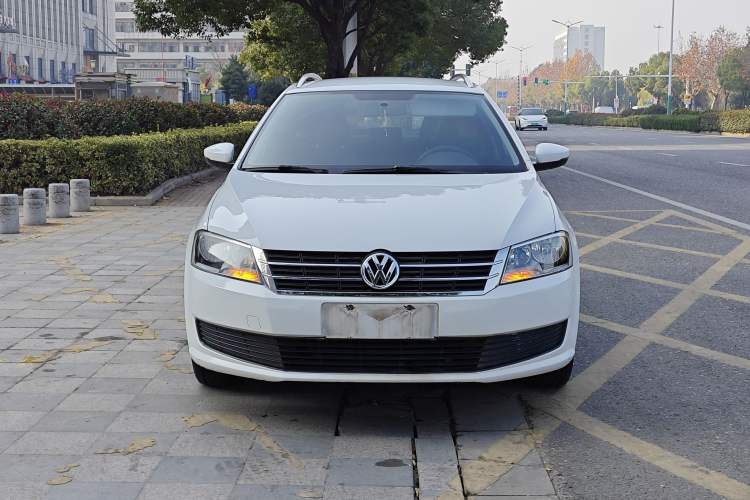 Used Volkswagen Gran Lavida 2013 1.6L Automatic Fashion Model
