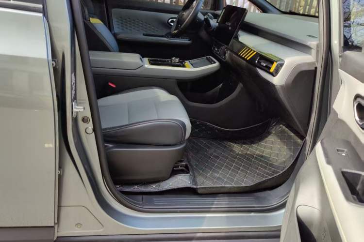 Used AION Y 2022 70 Tech Edition Lithium Iron Phosphate