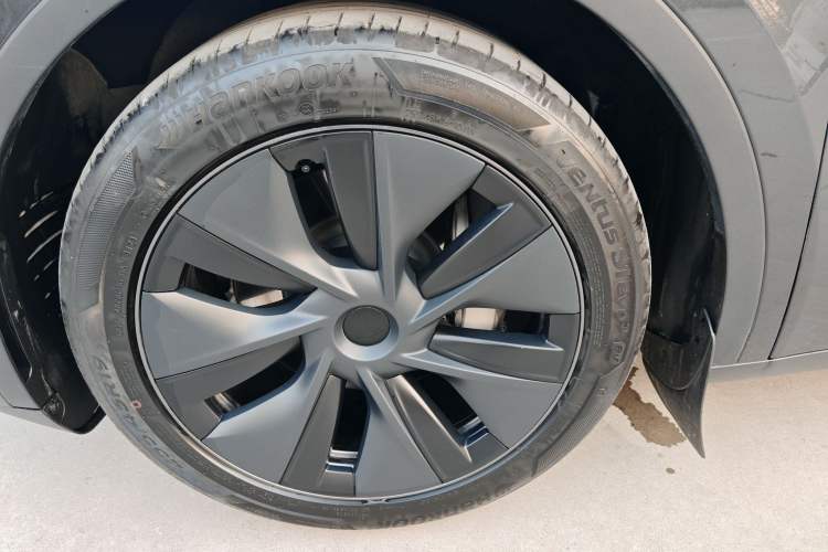 Used Tesla Model Y 2024 Long-Range All-Wheel-Drive Version