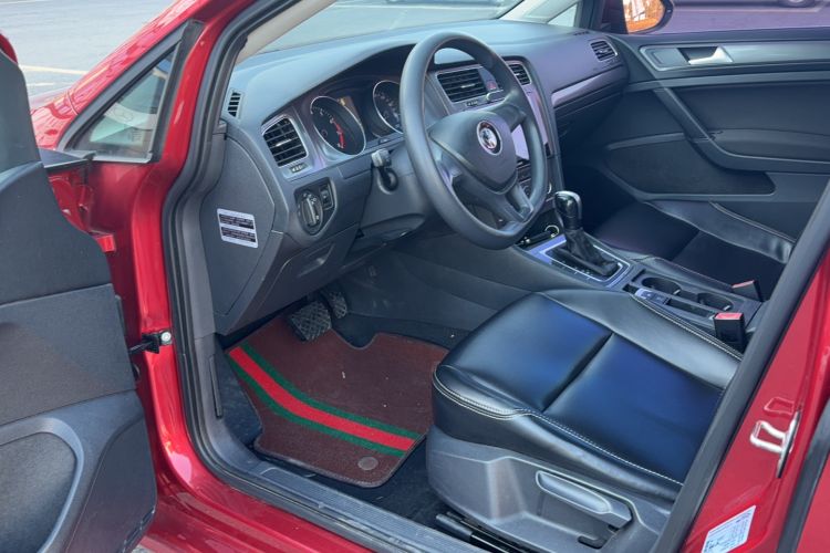 Used Volkswagen Golf 2016 1.6L Automatic Fashion Model
