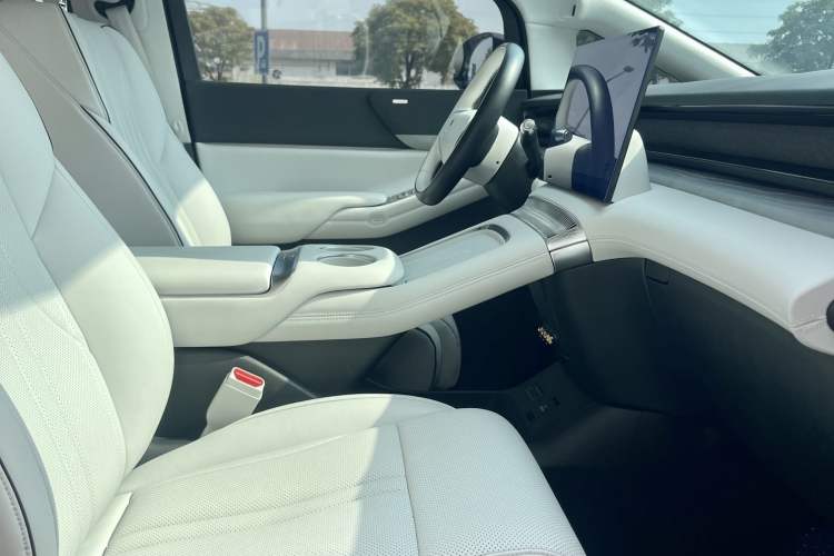 Used XPeng X9 2024 702 Ultra-Long Range Pro
