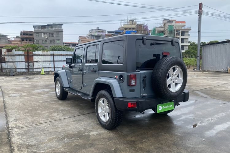 Used  Wrangler 2015 2.8TD Sahara Four-Door Comfort Edition
