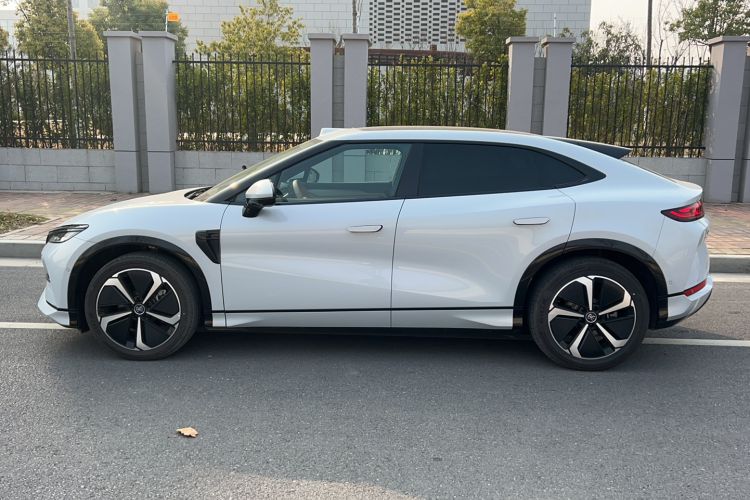 Used BYD Song L EV 2025 Intelligent Driving Version 662 km LiDAR Excellence Edition
