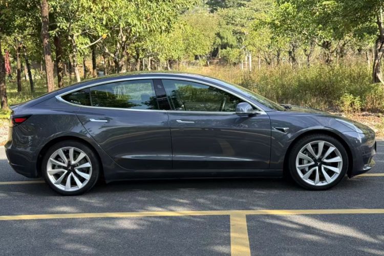 Used Tesla Model 3 2019 Long-Range All-Wheel-Drive Version