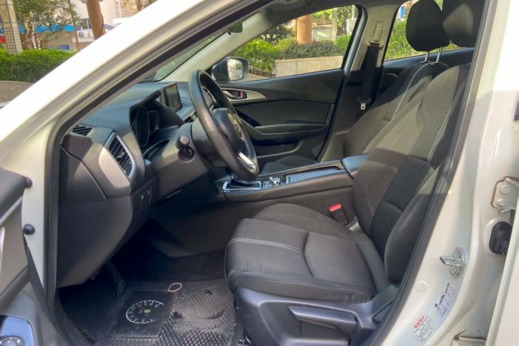 Used Mazda Mazda 3 Axela 2017 Hatchback 1.5L Automatic Luxury Model China VI Standard
