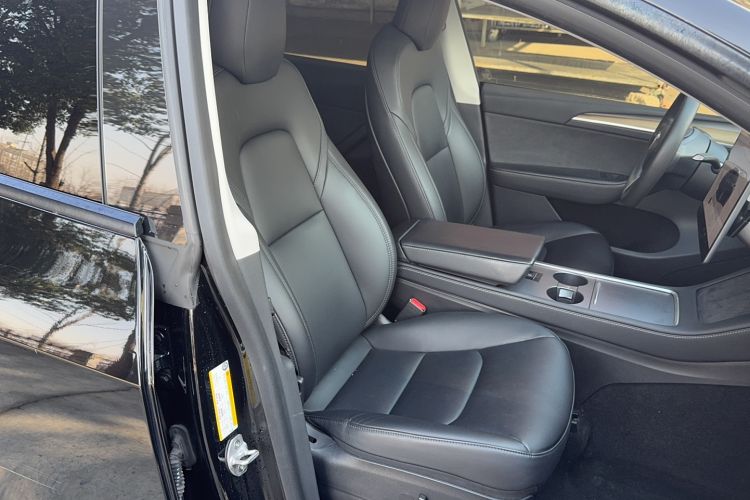 Used Tesla Model Y 2022 Long-Range All-Wheel-Drive Version