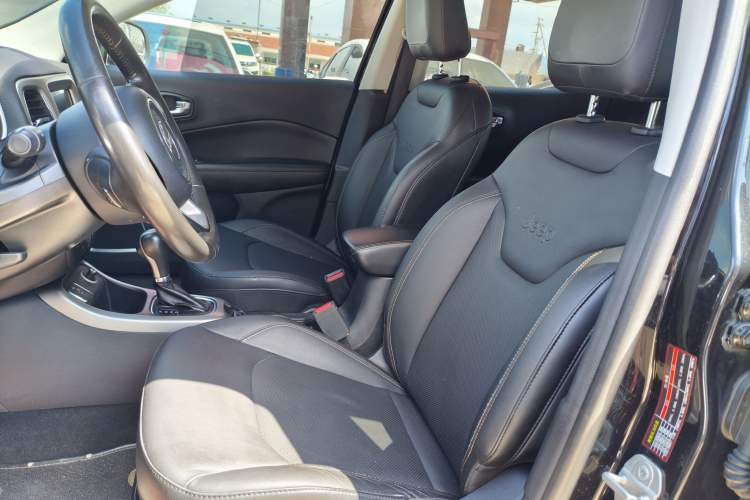 Used  Compass 2017 200T Automatic Family Edition
