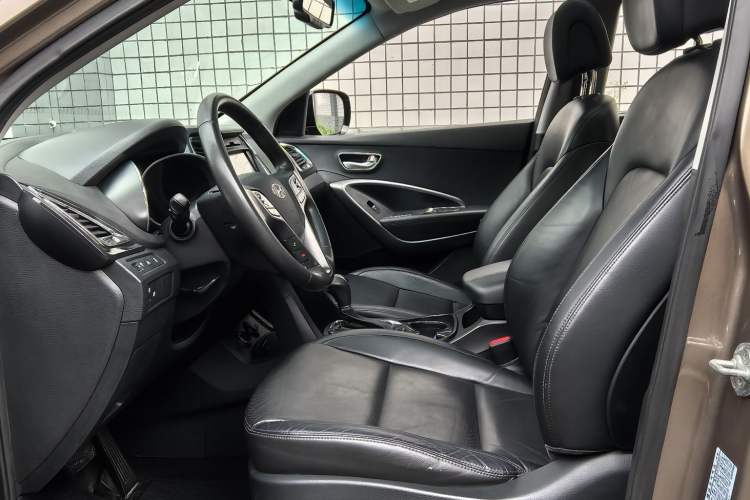 Used Hyundai Santa Fe 2015 2.0T Automatic Two-Wheel Drive Smart Version 5 Seats
