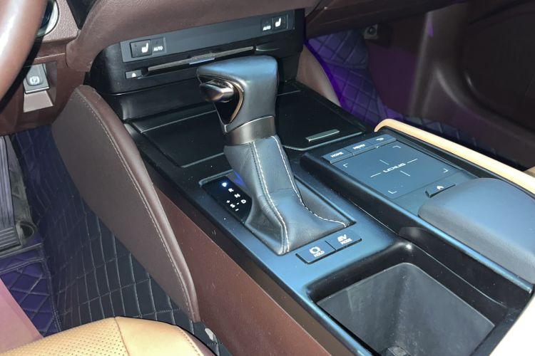 Used Lexus ES 2020 300h Premier Edition
