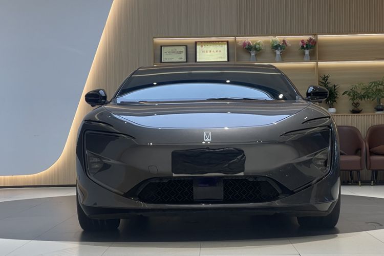 Used  12 2025 Max Extended-Range Edition
