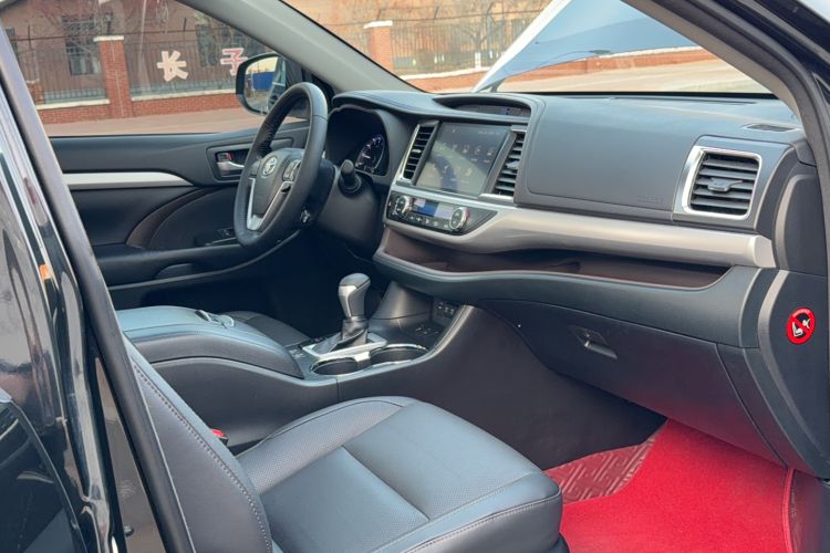 Used Toyota Highlander 2018 2.0T Two-Wheel Drive Prestige Version 7 Seats China V Emission Standard
