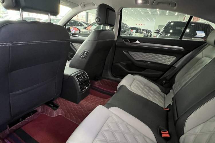 Used Volkswagen Magotan 2023 2 Million Units Limited Edition 330TSI DSG Leading Version