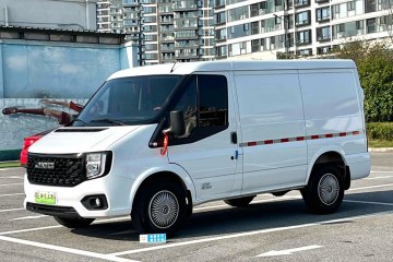 Used JMC Fushun 2023 2.0T Manual Short-Wheelbase Low-Roof Commercial Van 2/3 Seats with Dual-Swing Tailgate