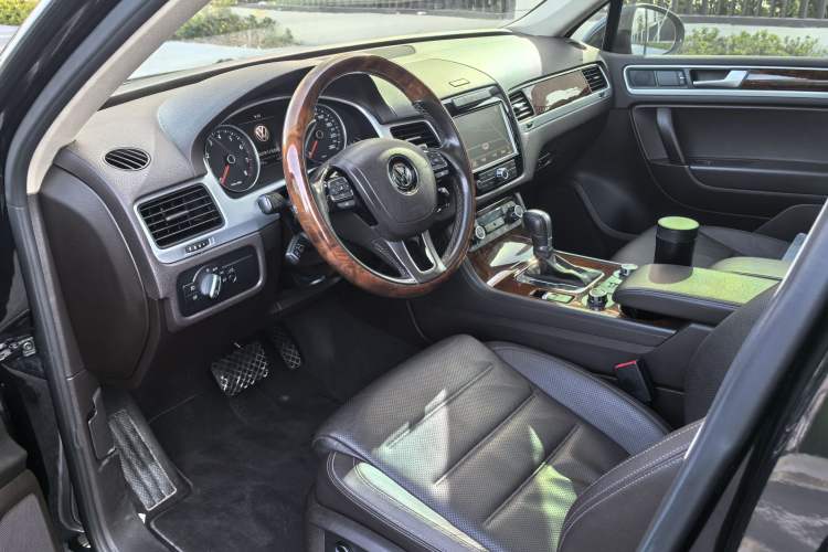 Used Volkswagen Touareg 2011 3.0 TSI Comfort Version
