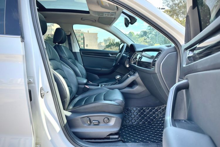 Used Skoda Kodiaq 2019 Facelifted TSI330 7-Seater Two-Wheel-Drive Luxury Enjoyment Edition China VI Standard
