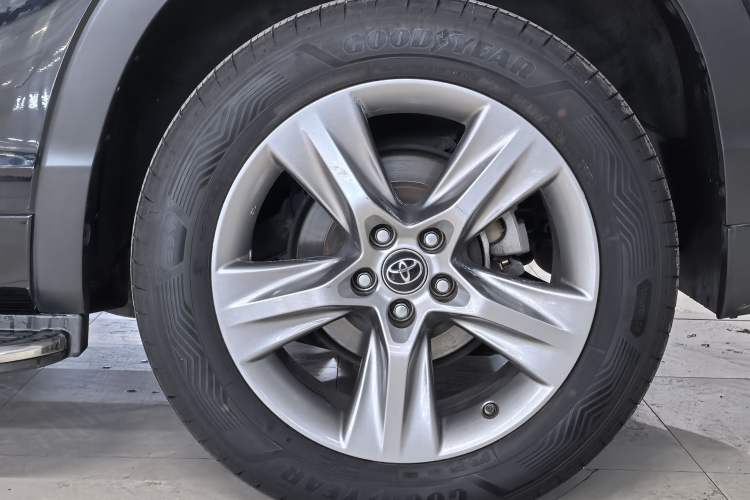 Used Toyota Highlander 2018 2.0T Four-Wheel Drive Prestige Version 7 Seats China V Emission Standard
