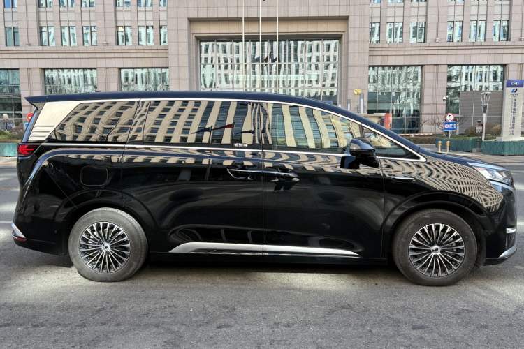 Used Denza D9 2025 DM-i Intelligent Drive 1020 Four-Wheel Drive Flagship Model