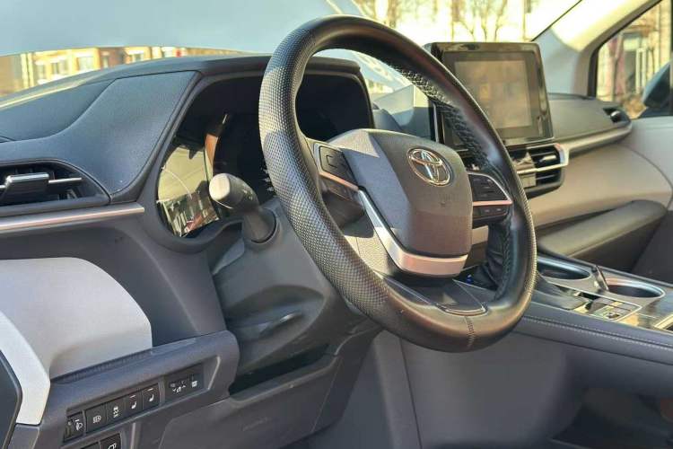 Used Toyota Sienna 2021 2.5L Hybrid Comfort Edition